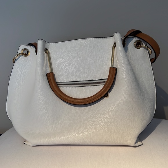 Beautiful summer bag in White and tan. - Picture 3 of 5